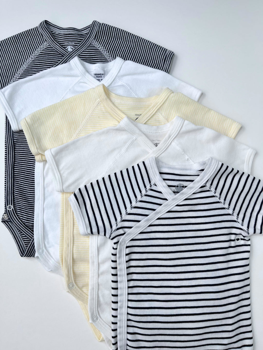 Petit Bateau – Set of 5 Onesies (Size 12 months / 74 cm, runs small)