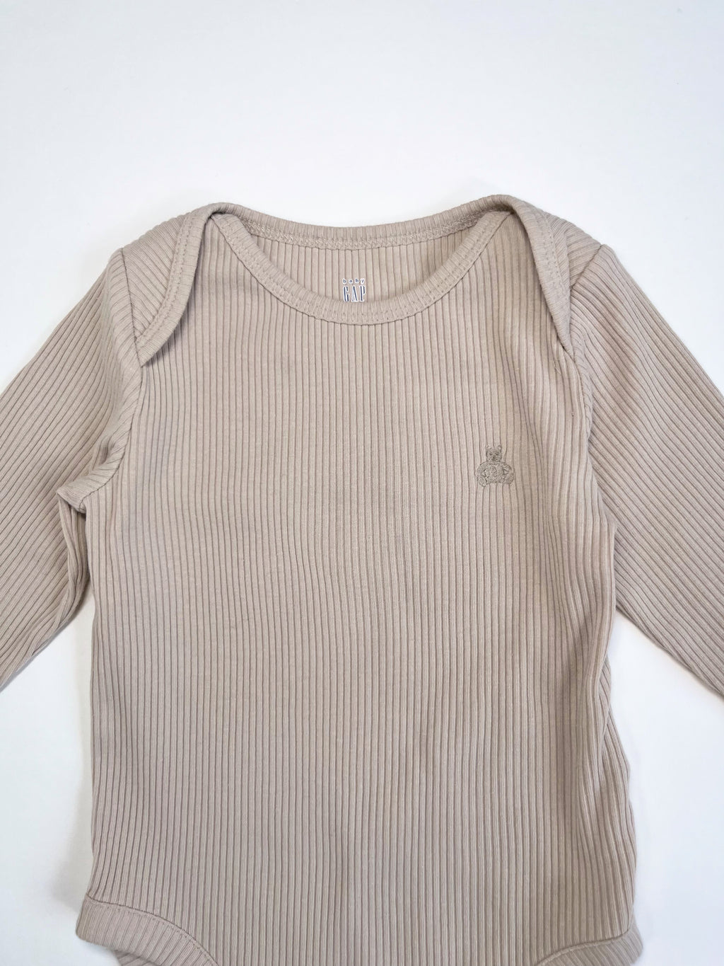 GAP – Stretchy Onesies (Size 12–18 months)